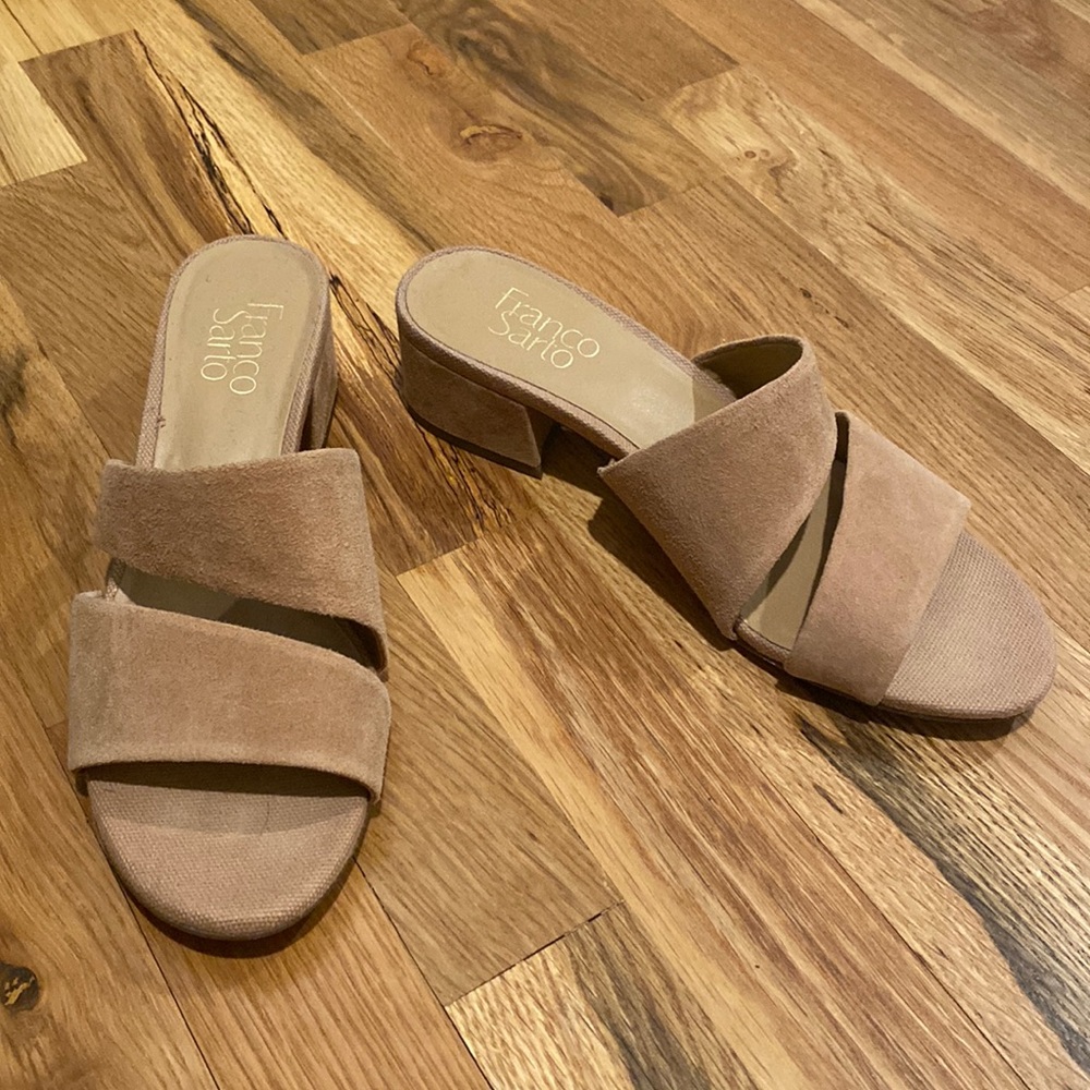 Short block heel sandal